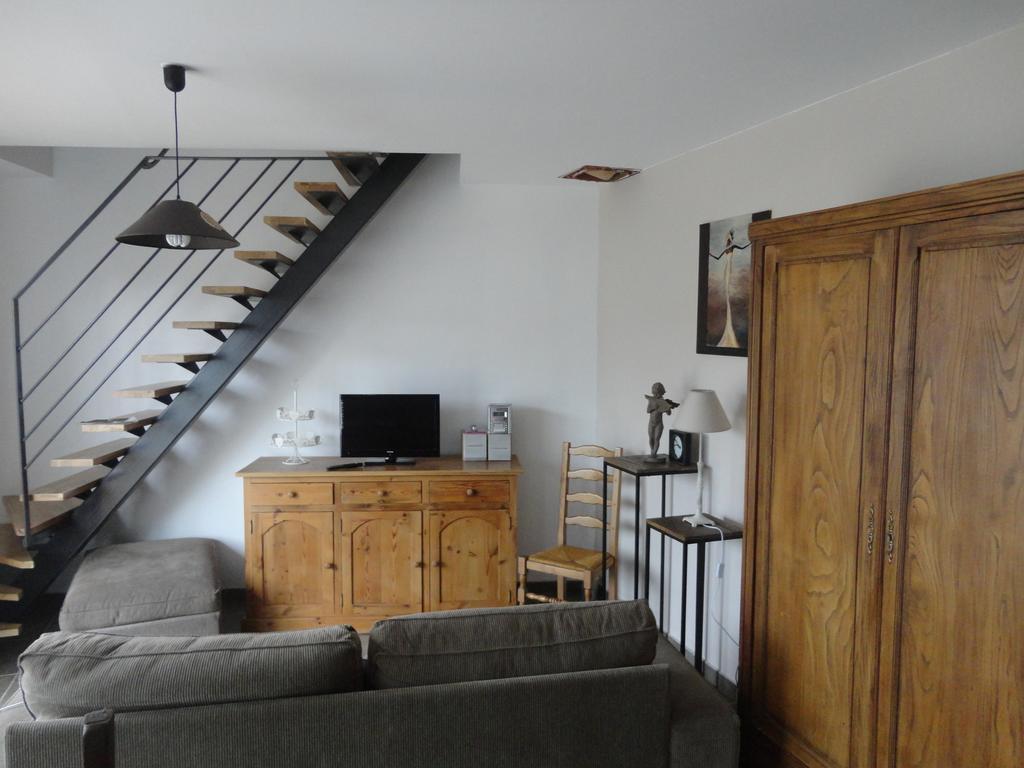 Whitley Cottage Condette Екстериор снимка