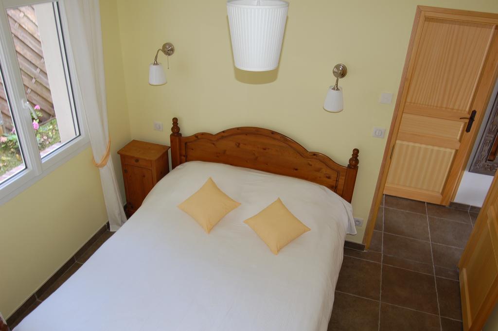 Whitley Cottage Condette Екстериор снимка